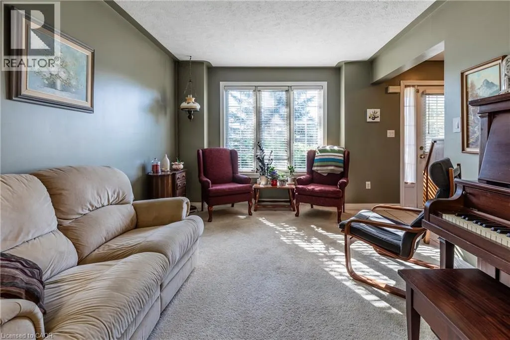 33 OAK Crescent
