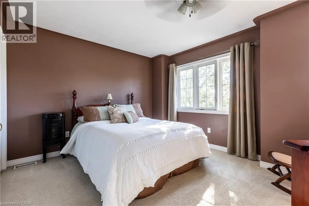 33 OAK Crescent