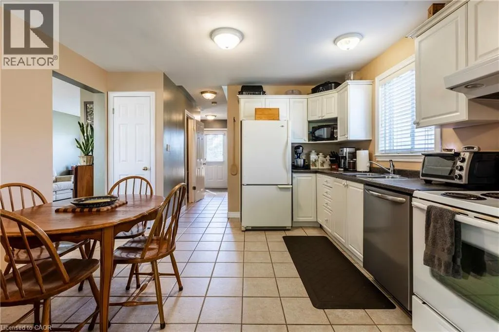 33 OAK Crescent