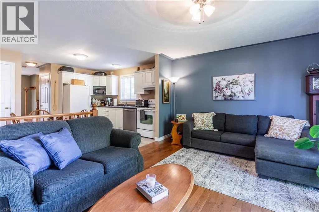 33 OAK Crescent