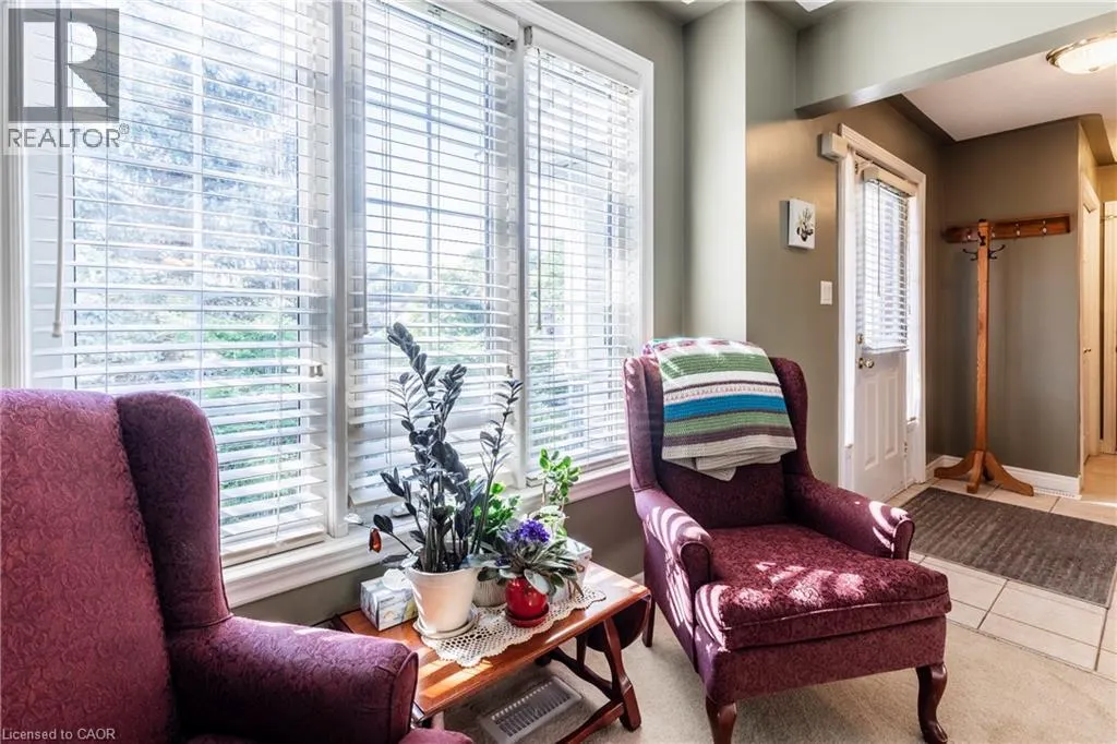 33 OAK Crescent