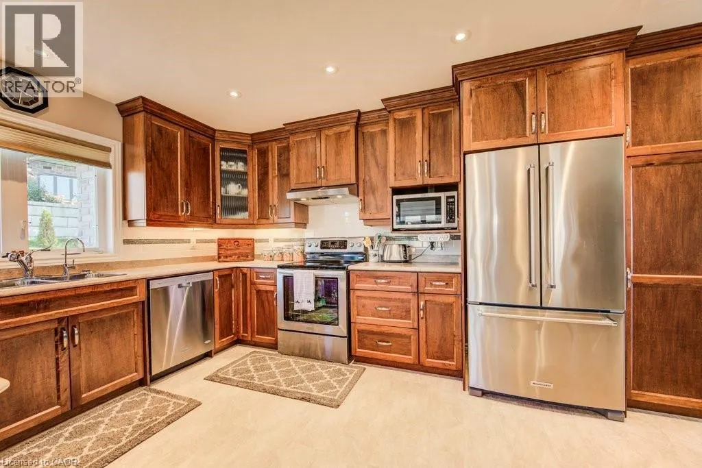 94 ANDREWS Drive W