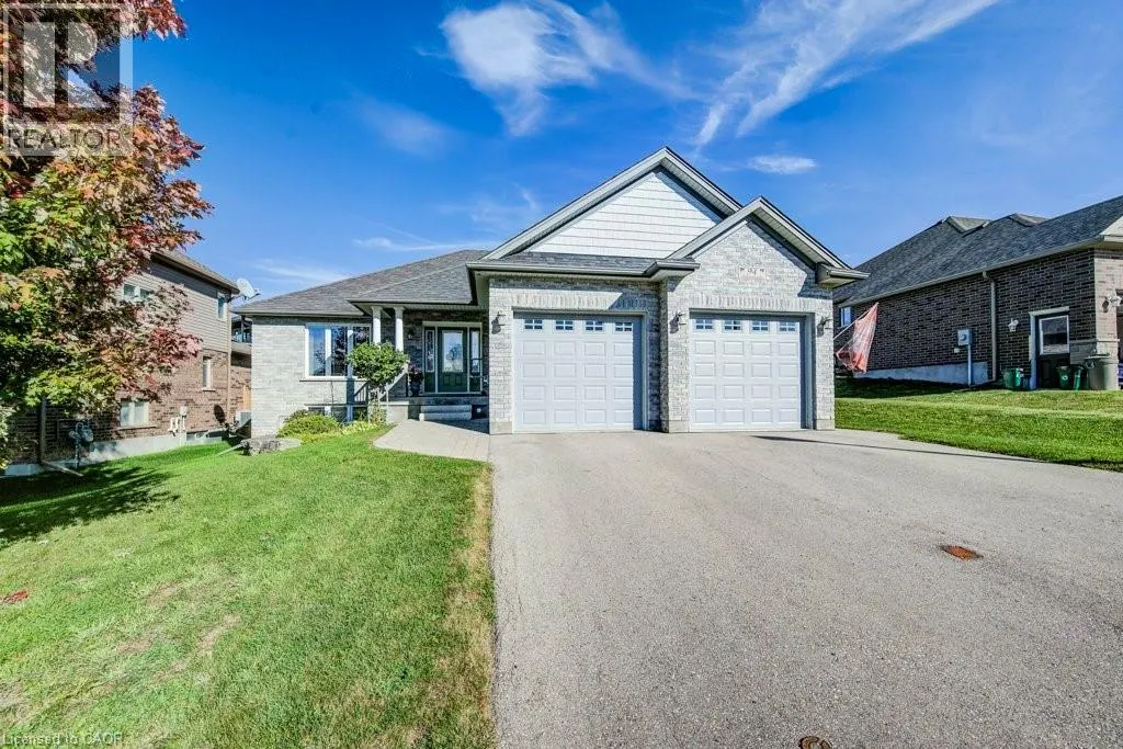 94 ANDREWS Drive W