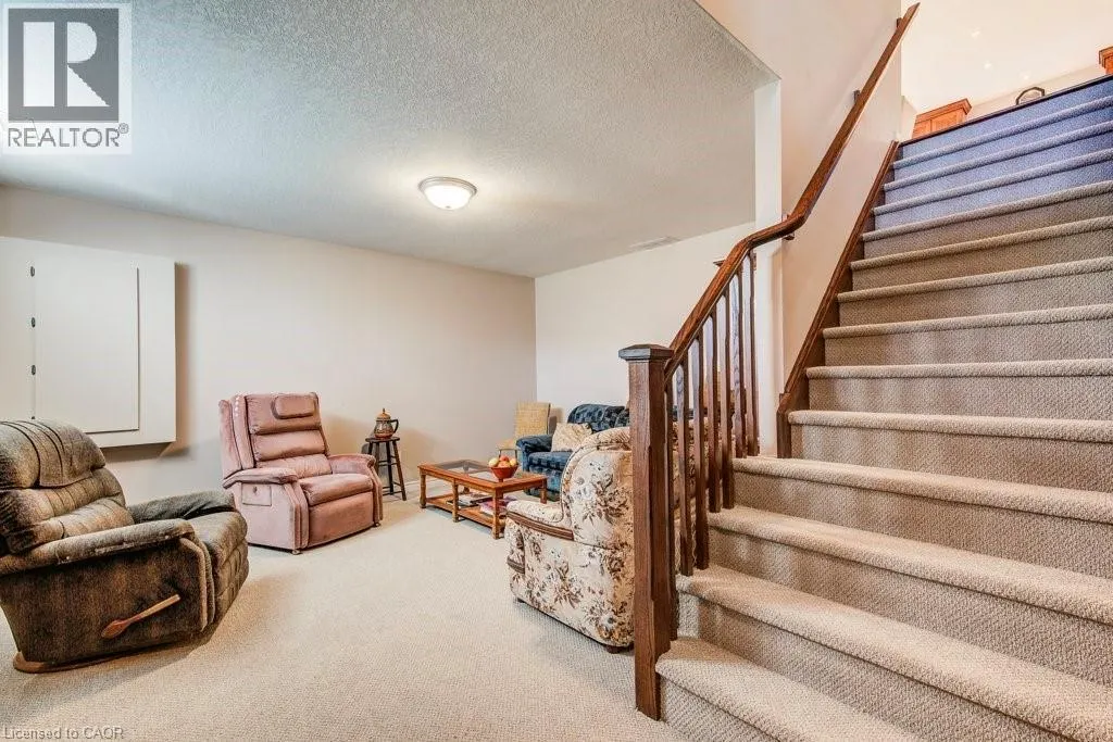 94 ANDREWS Drive W