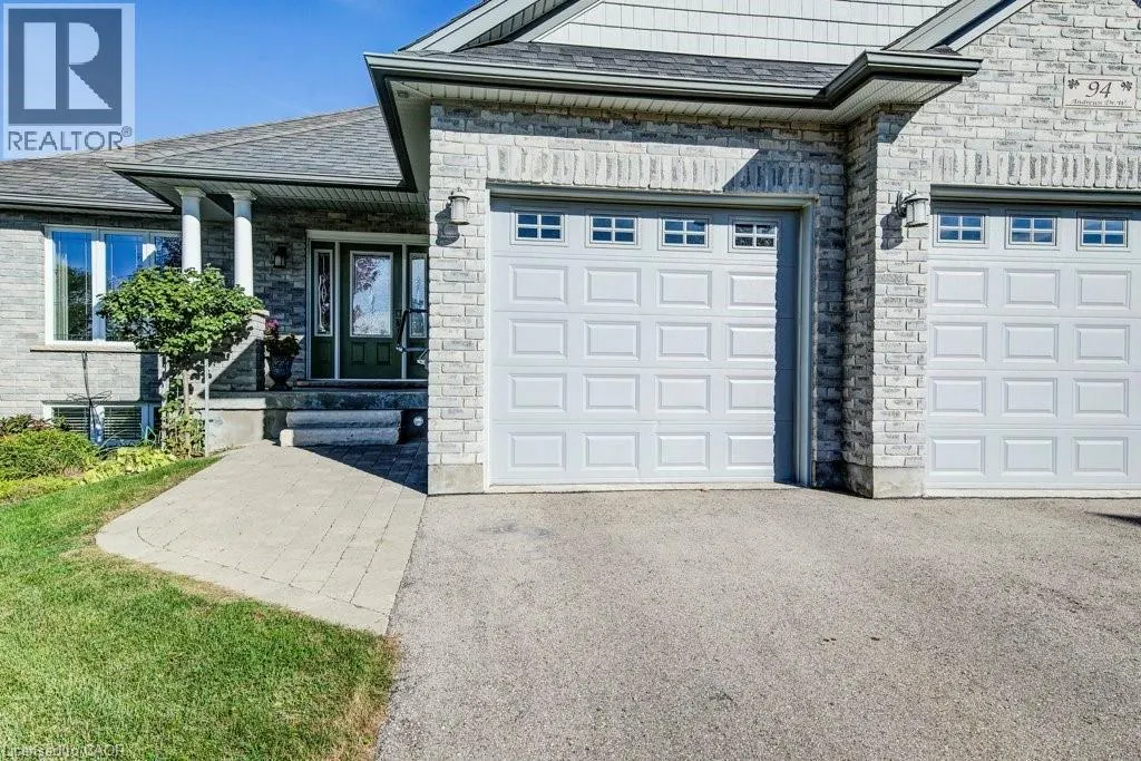 94 ANDREWS Drive W