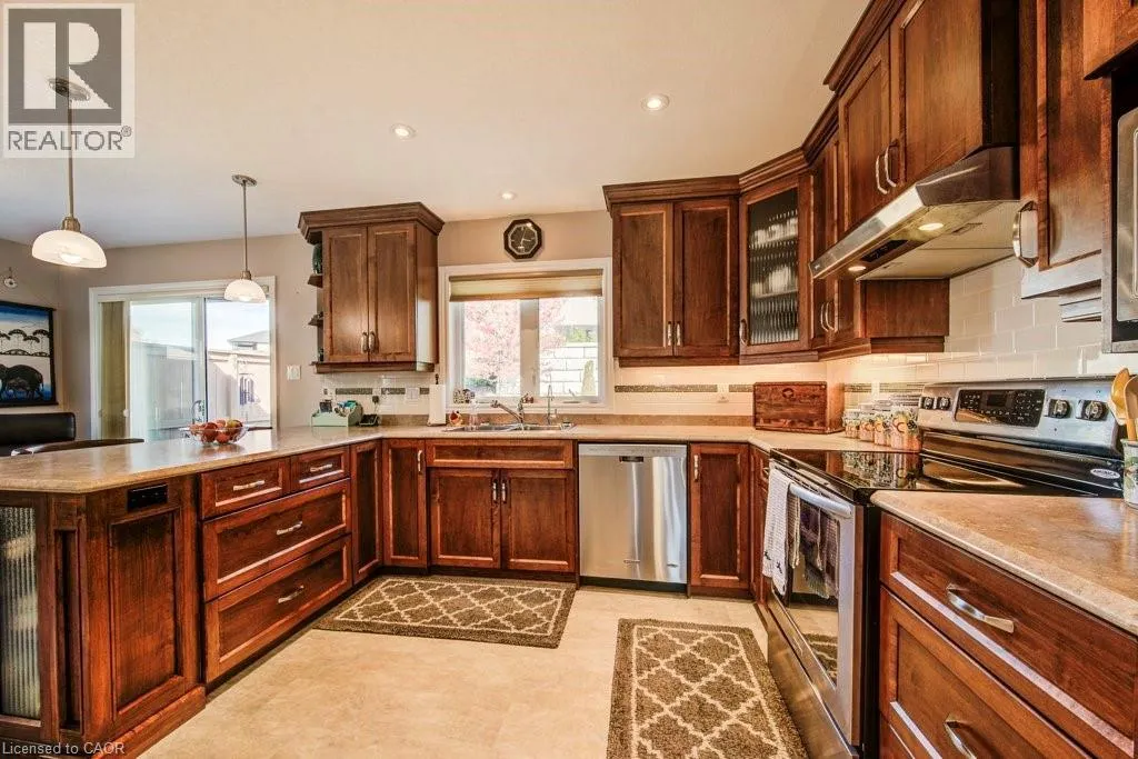 94 ANDREWS Drive W