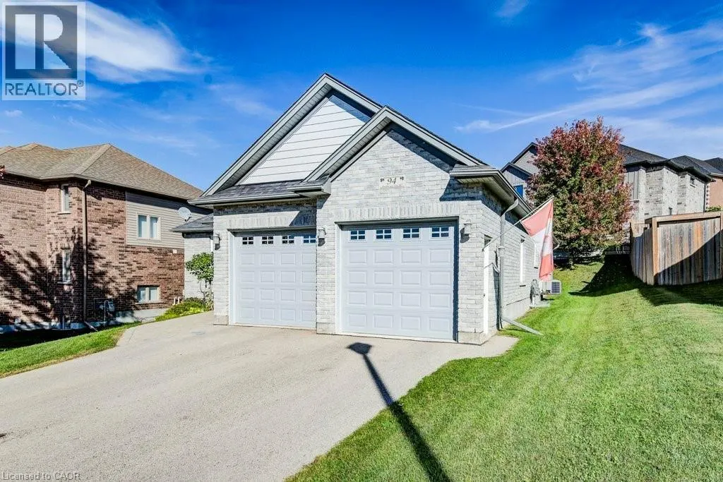 94 ANDREWS Drive W