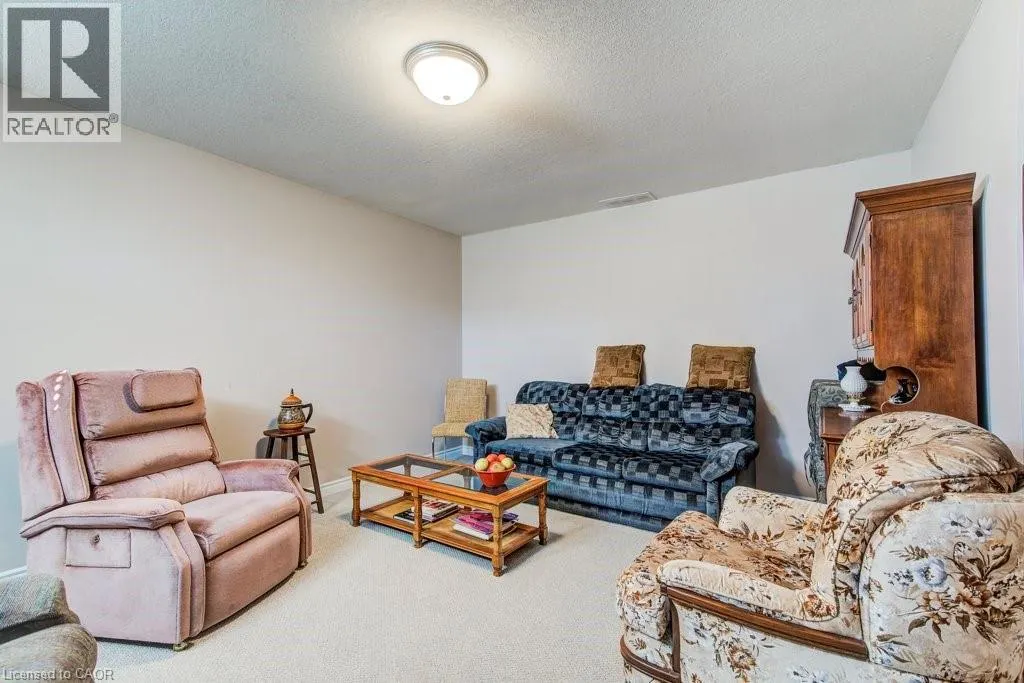 94 ANDREWS Drive W