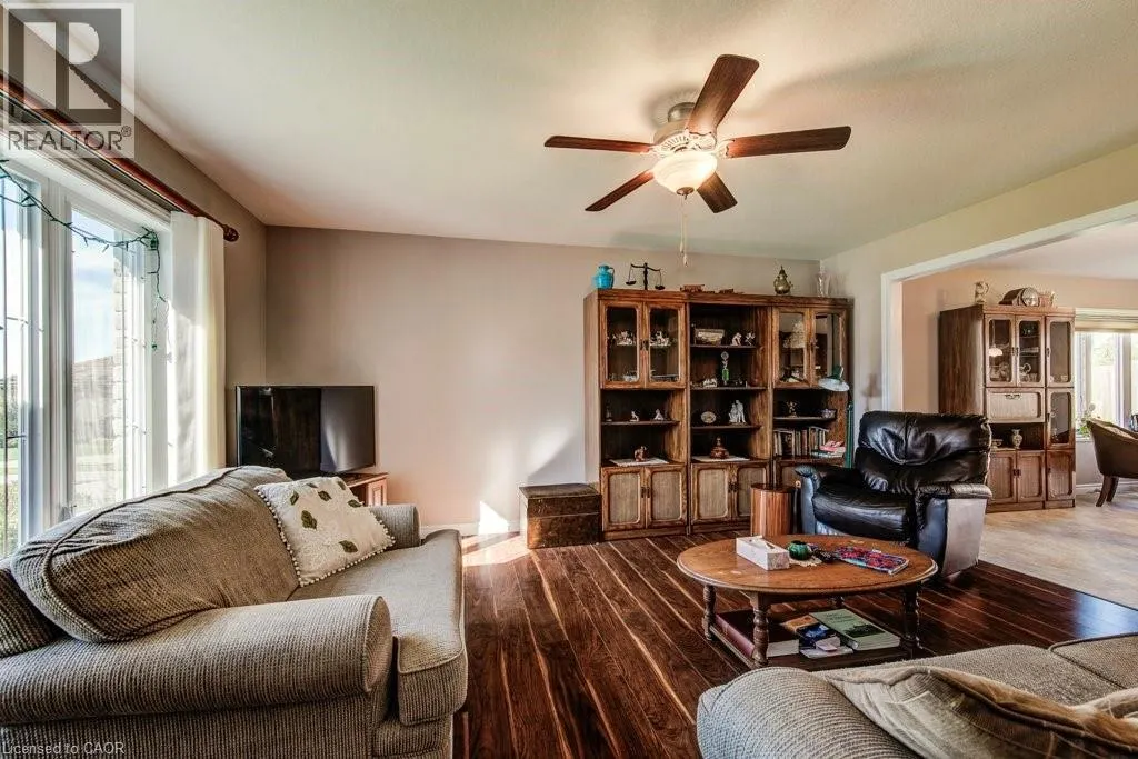 94 ANDREWS Drive W