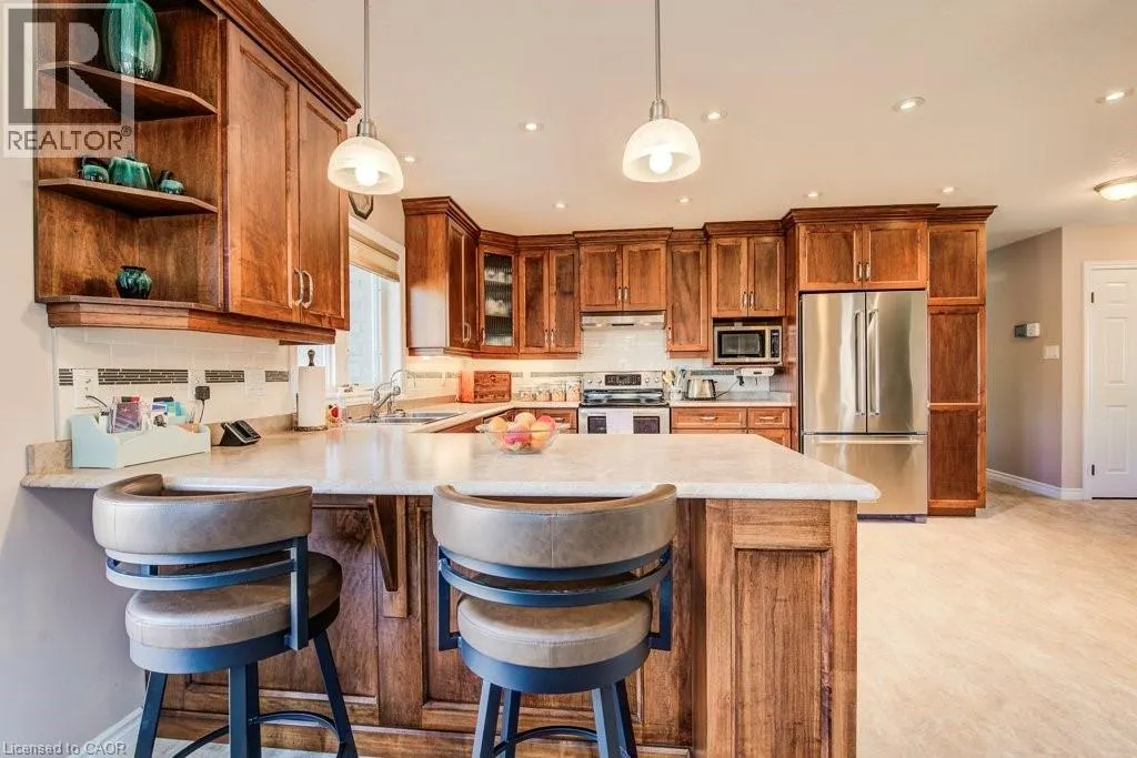 94 ANDREWS Drive W