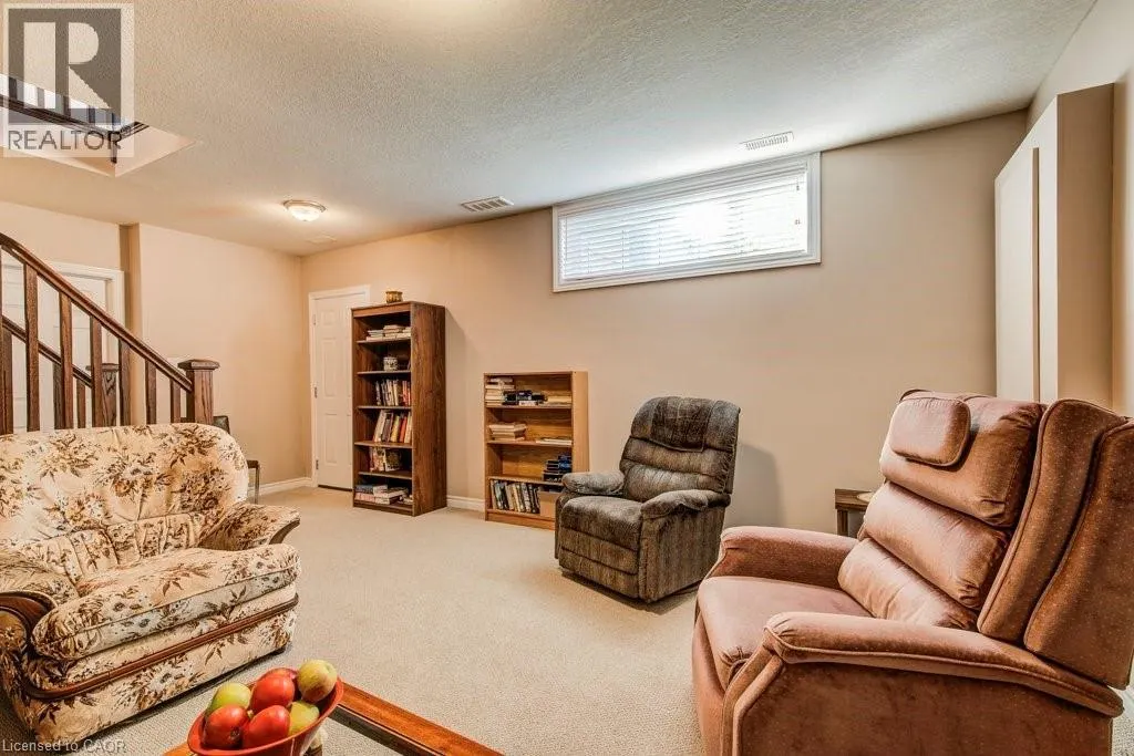 94 ANDREWS Drive W