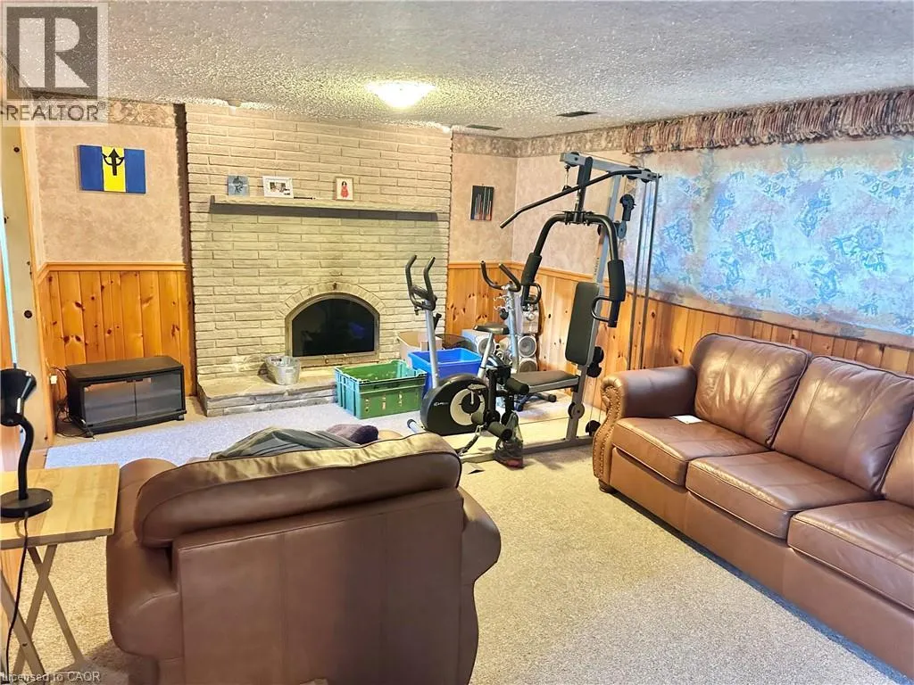 21 CARRIAGE Road