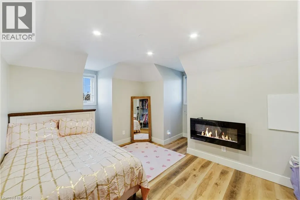 28 FENWICK Place