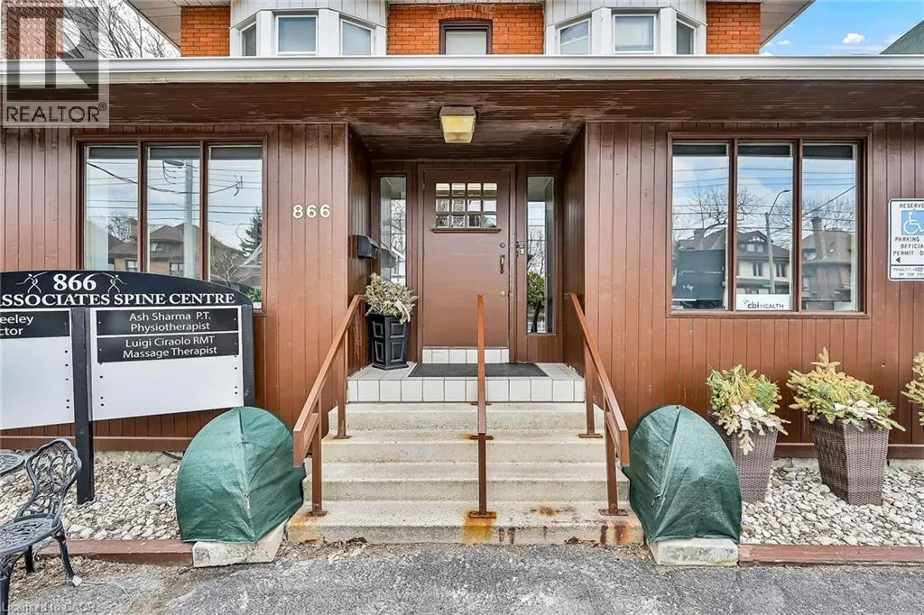866 MAIN Street E