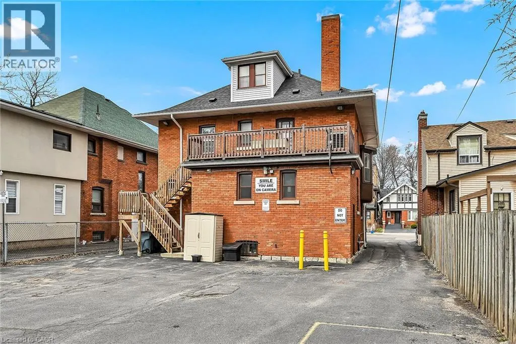 866 MAIN Street E