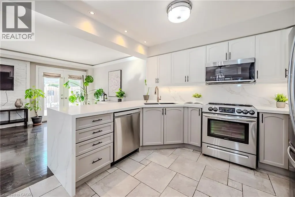 54 GERANIUM Avenue