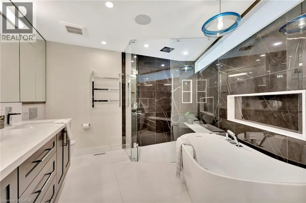 2136 OLD LAKESHORE Road Unit# 3, #3