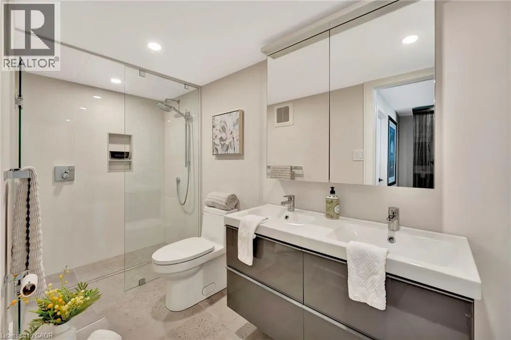2136 OLD LAKESHORE Road Unit# 3, #3