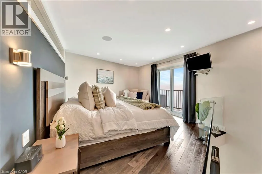 2136 OLD LAKESHORE Road Unit# 3, #3