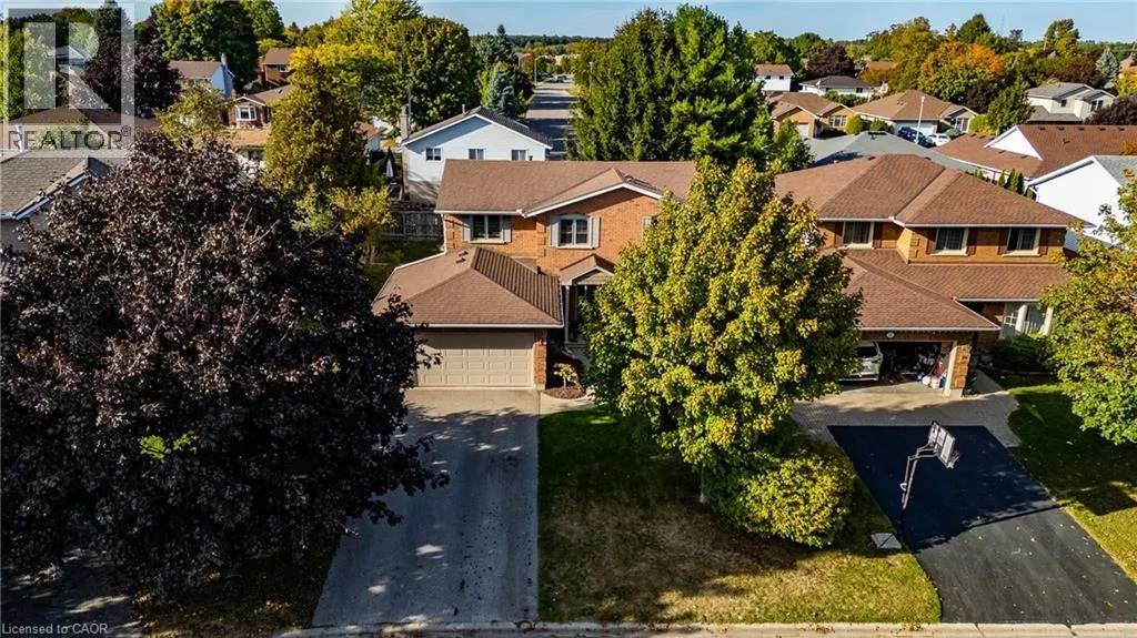 22 FALLS Crescent