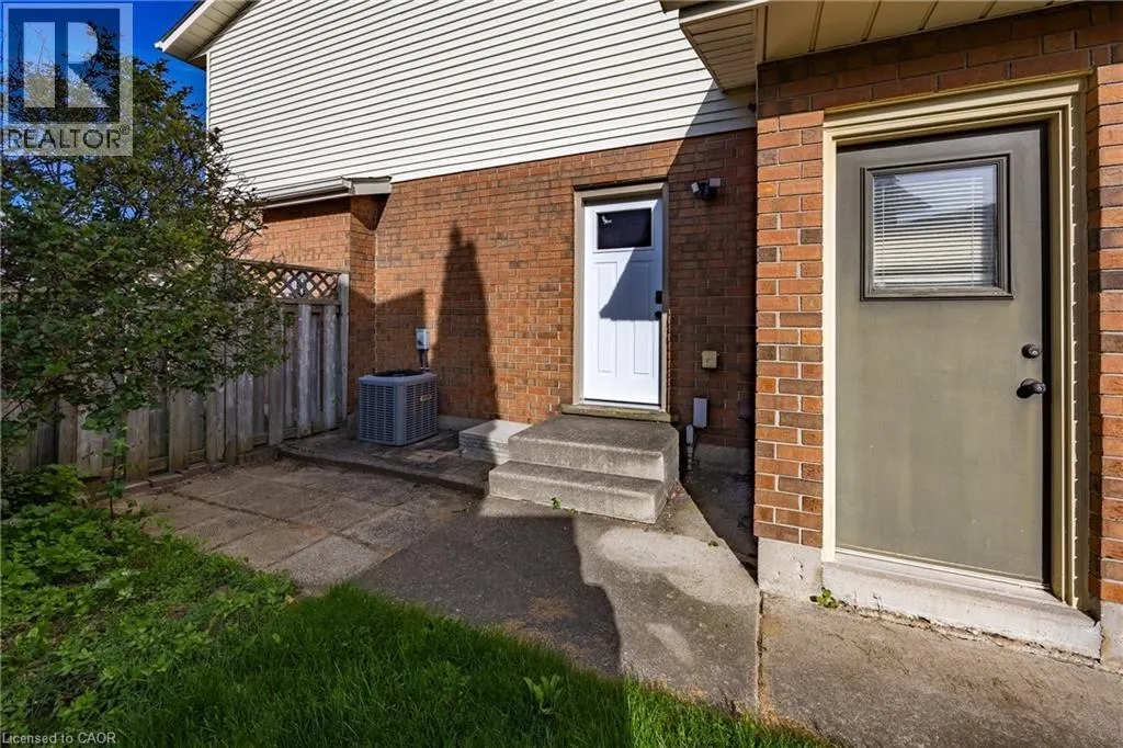 22 FALLS Crescent