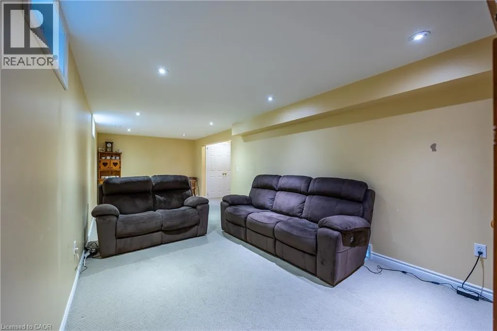 22 FALLS Crescent
