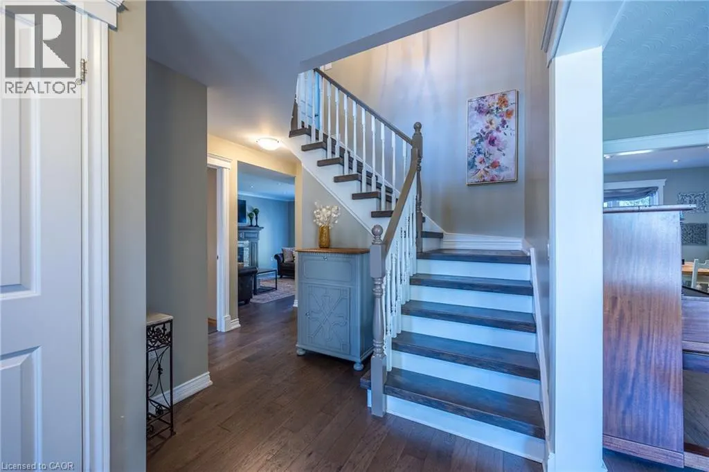 22 FALLS Crescent