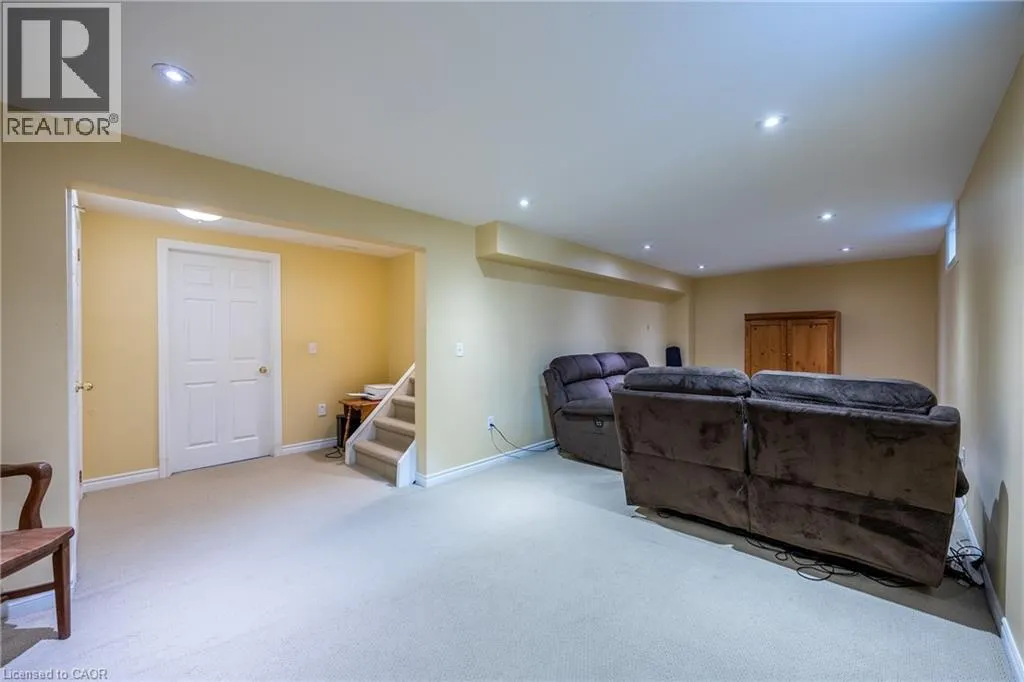 22 FALLS Crescent