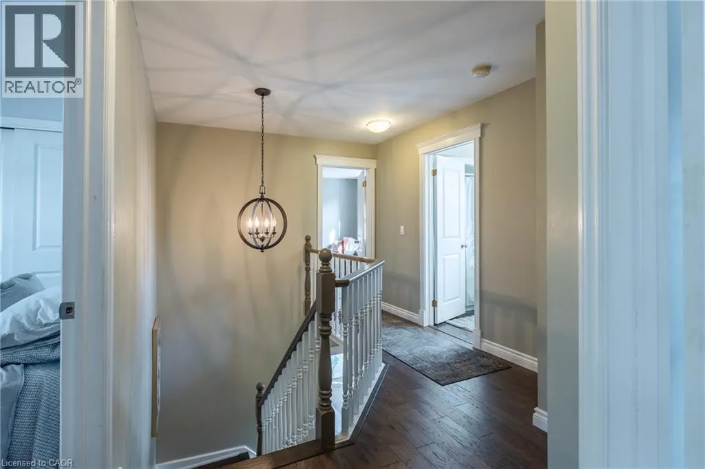 22 FALLS Crescent