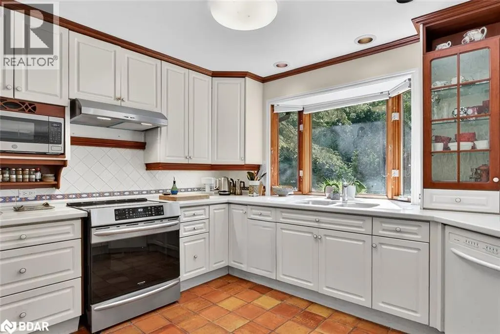 7 MAPLECREST Road