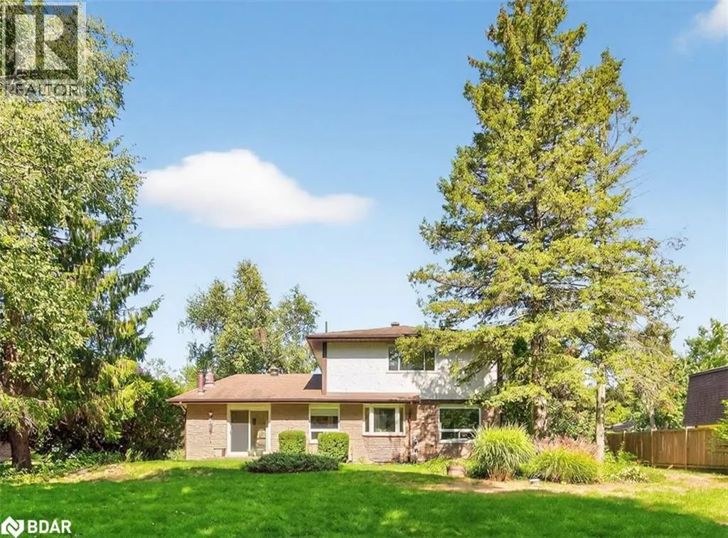 7 MAPLECREST Road