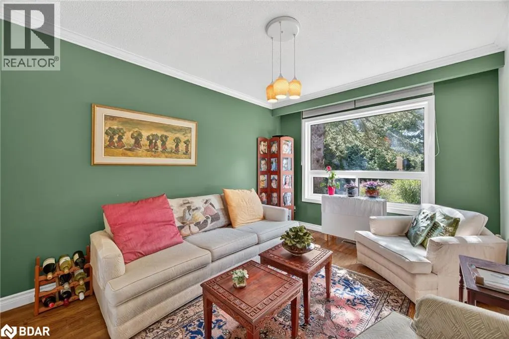 7 MAPLECREST Road