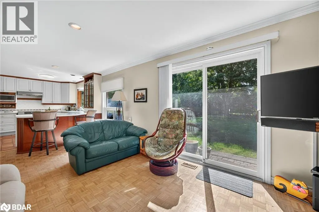 7 MAPLECREST Road
