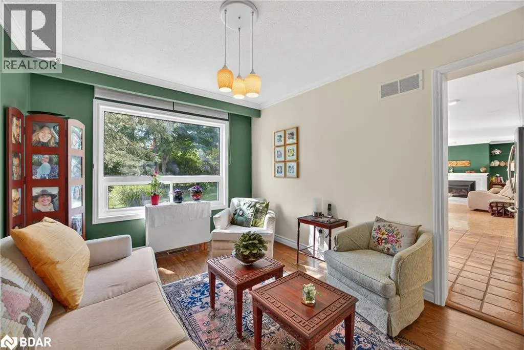7 MAPLECREST Road