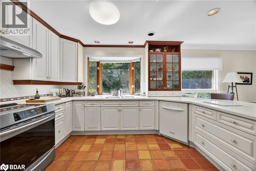 7 MAPLECREST Road