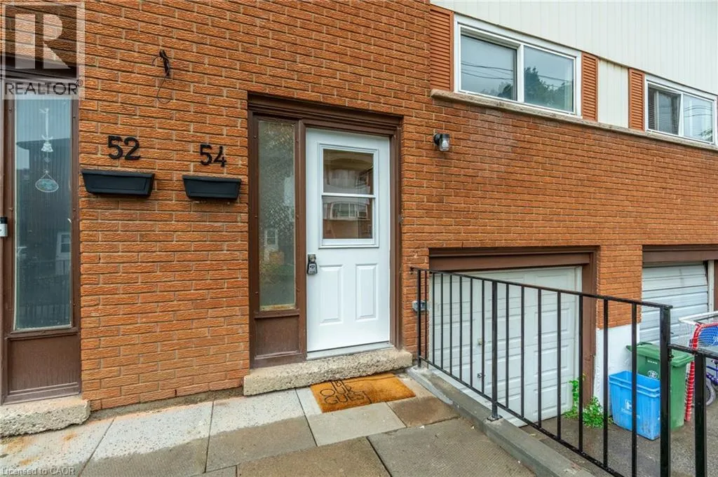 54 WOODMAN Drive N