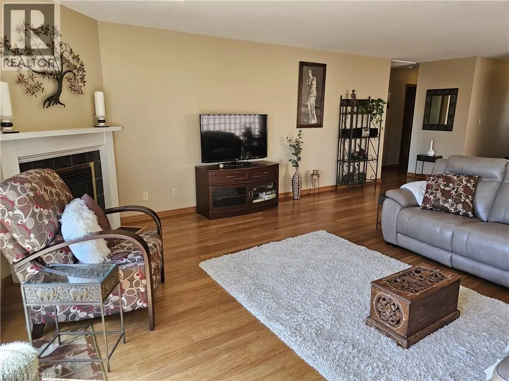 42 DONLY Drive S Unit# 11, #11