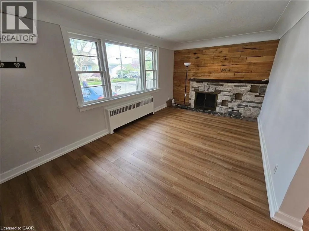 638 ROSSEAU Road Unit# Main Flr, #Main Flr