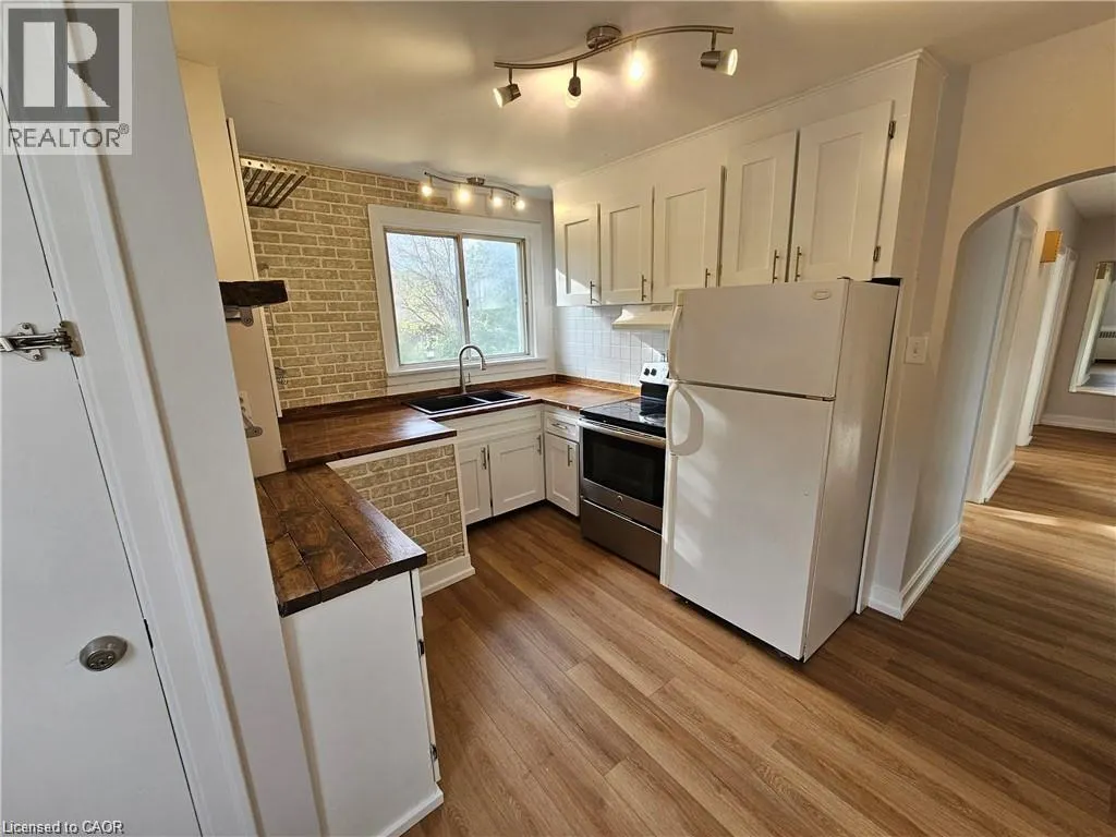638 ROSSEAU Road Unit# Main Flr, #Main Flr