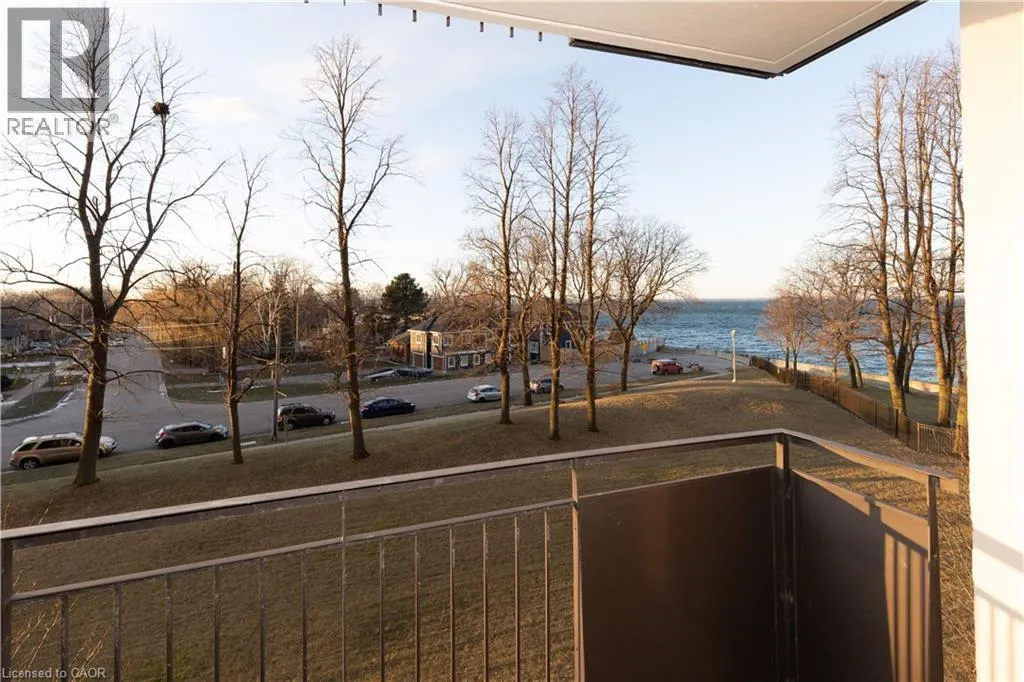 500 GREEN Road Unit# 303, #303