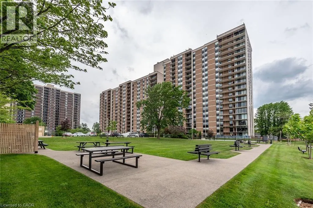 500 GREEN Road Unit# 303, #303