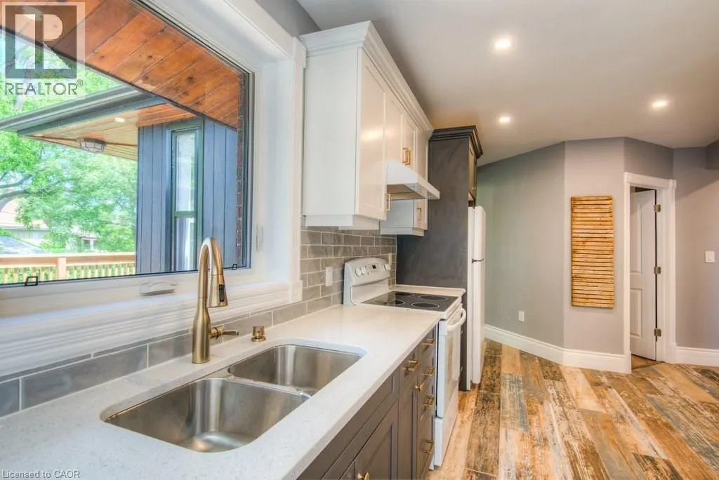 16 WELLINGTON Street N Unit# 2, #2