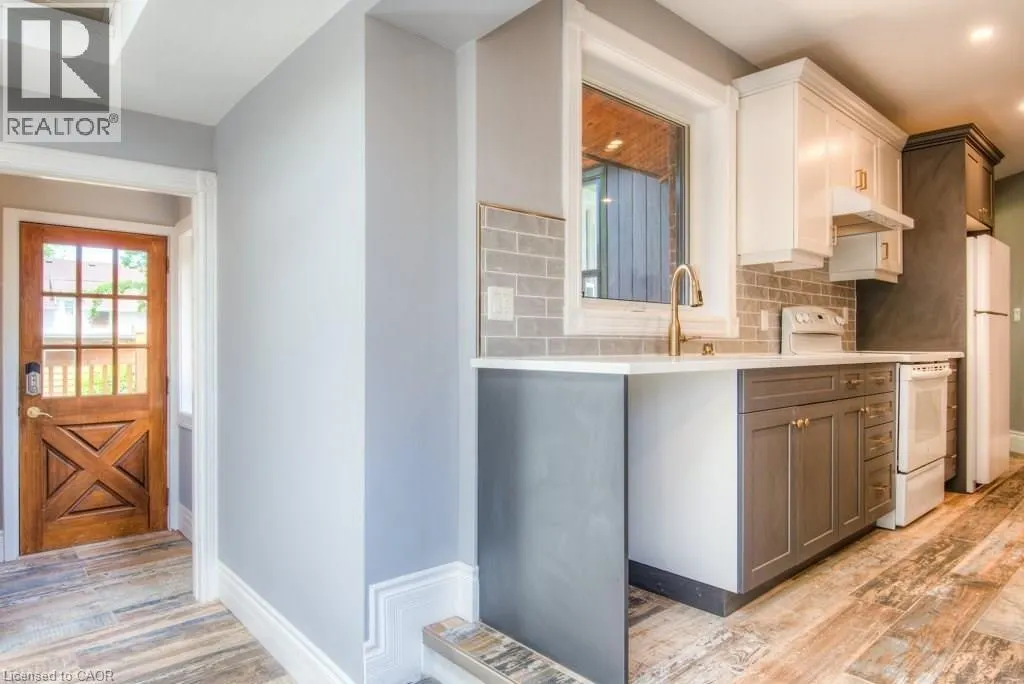 16 WELLINGTON Street N Unit# 2, #2