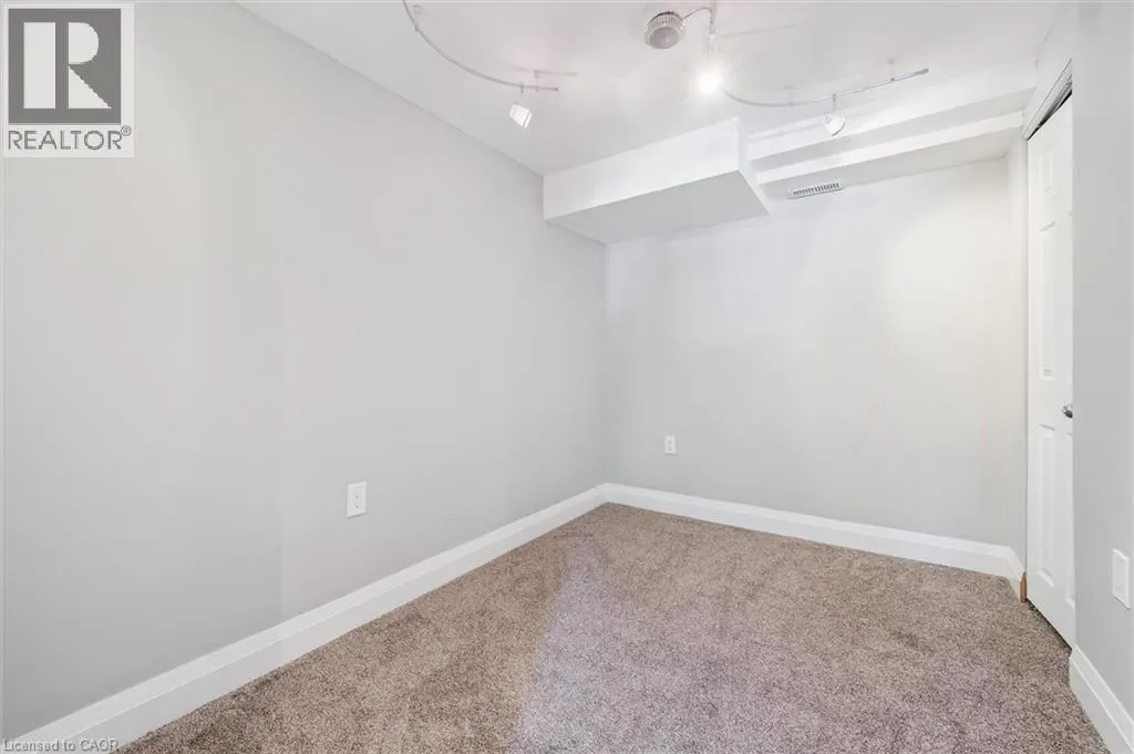31 PARKLAND Crescent