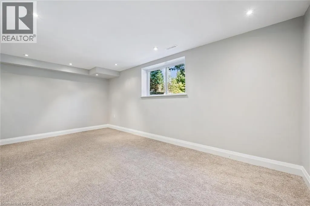 31 PARKLAND Crescent