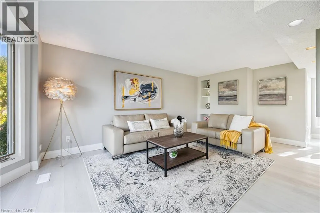 31 PARKLAND Crescent