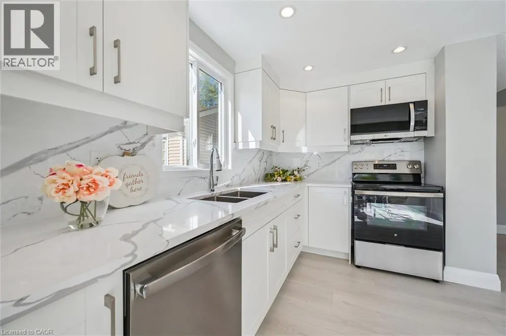 31 PARKLAND Crescent