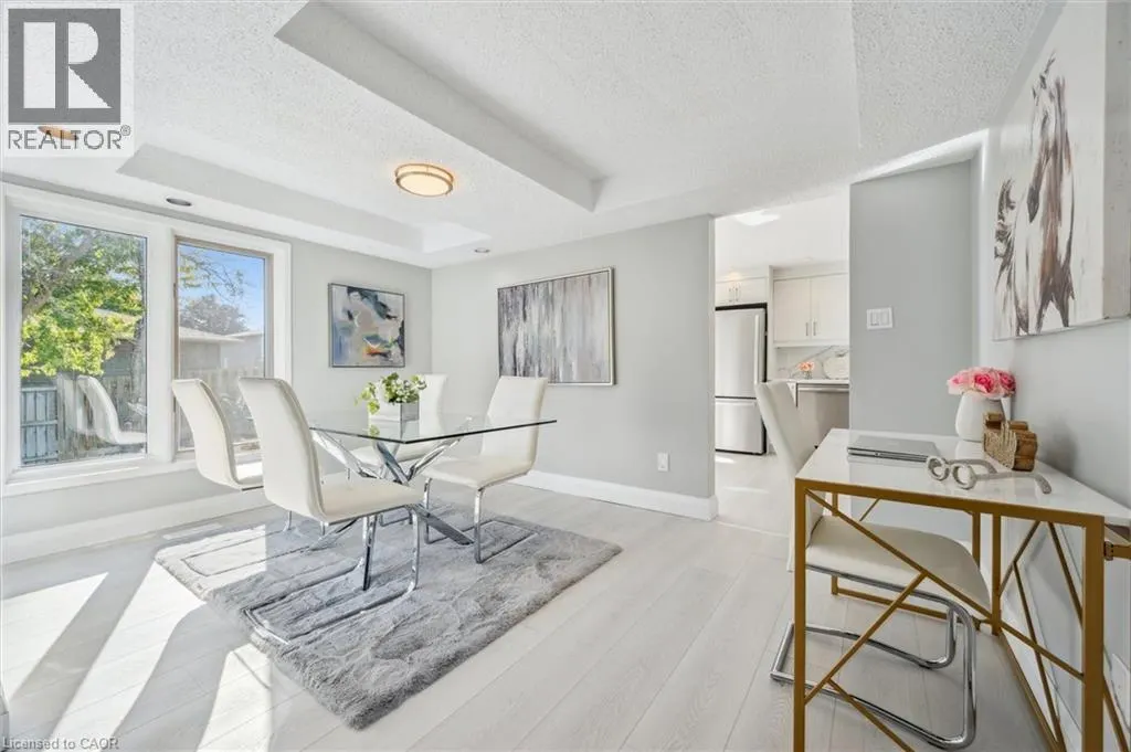 31 PARKLAND Crescent