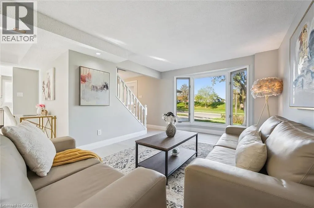 31 PARKLAND Crescent