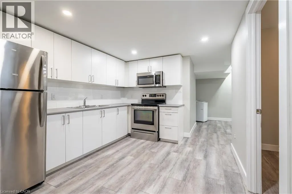 70 VICTORIA Avenue S Unit# 8, #8